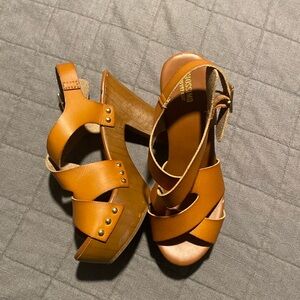 Platform sandals